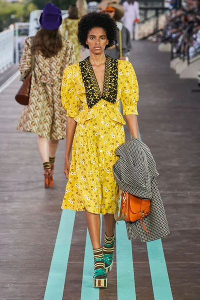 Look 16
